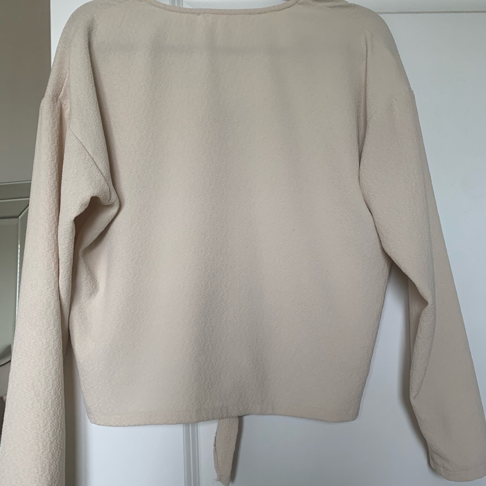 Knotted blouse - Picture 2 of 3